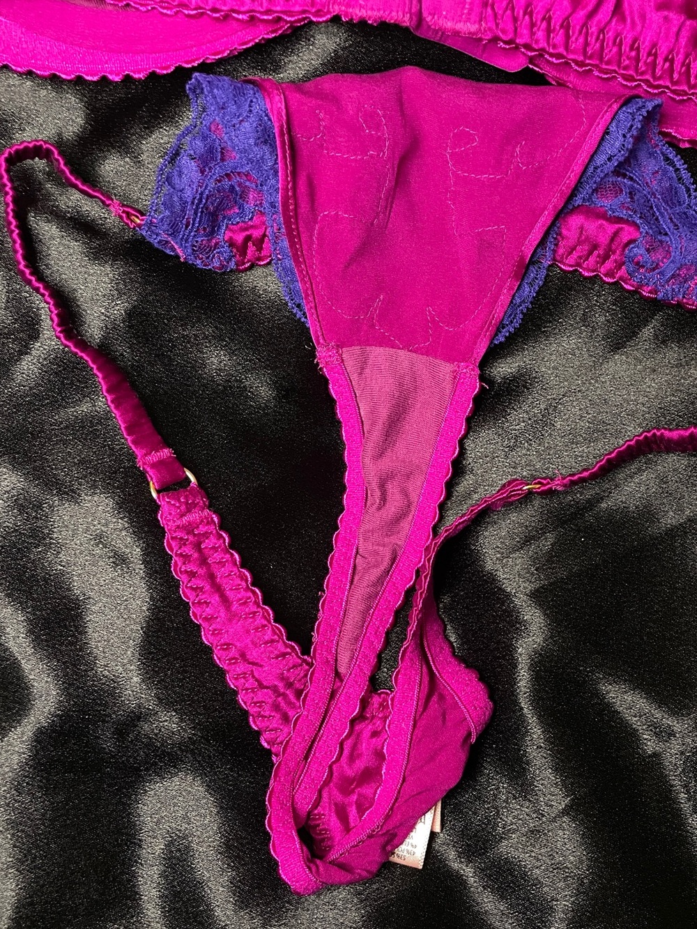 Agent Provocateur Molly Fuchsia Satin/Silk Bra & Thong Set in 34DD, AP2 (US 4) - Picture 7 of 14